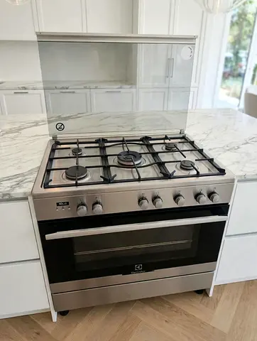 Stainless Steel 5-Burner Gas Cooker with Oven - Good Condition