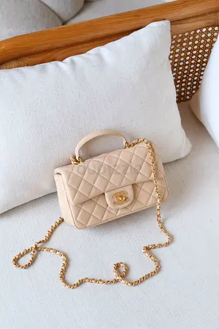 Beige Quilted Chain-strap Handbag (classic flap style)