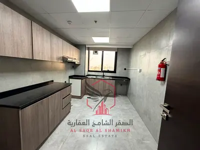 اجمل شقة تاني ساكن غرفتين وصالة ماستر باحدث تصميم اطلالة مفتوحة بالكامل مع باركن مجاني للايجار السنوي في الخان قريب علي الكورنيش