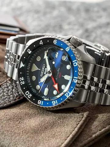 Seiko 5 Sports Batman SBSC003