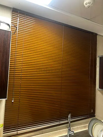 Wooden-style horizontal window blinds - 1 large panel-Approximately 150 by 150