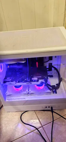 MID-END WHITE ASTHETIC GAMING PC WITH GTX1060 6 GB AND I7 7K GEN RGB LIQUID COOLING FAN