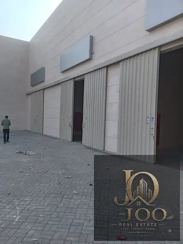 Showroom with Warehouse in One Location | 2,557.65 Sq. Ft. | 16–18 KW Power | AED 40 Per Sq. Ft. | 4 Payments