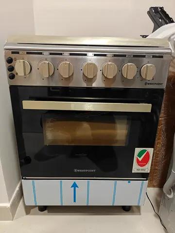 🔥 FOR SALE: Near-New Westpoint 4-Burner Gas Range 🔥