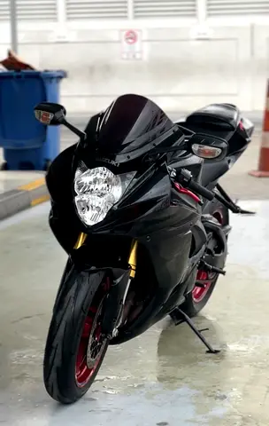All Black GSXR750 - Ready for the season