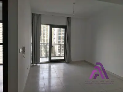 شقة واسعة مكونة من 3 غرف نوم في "كريك غيت 1" (Creek Gate 1) للإيجار مقابل 180 ألفاً.