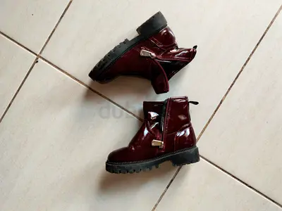 KIABI Gently used girls black ankle boots with lug sole - size EU 29.UK11.