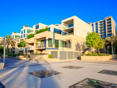 Rare 1BR Townhouse | Beach Access | Prime Location