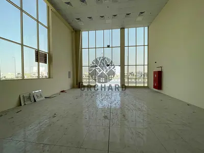 Showroom With Perfect location Straight to the main road