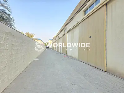 مستودع بمساحة 2000 قدم مربع (الطابق الأرضي فقط) مجهز بكهرباء ثلاثية الطور (3 Phase).