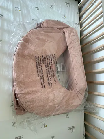 Breastfeeding pillow (brand new)