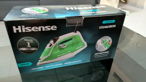 Hisense Steam Iron (Green) - Unused in Box