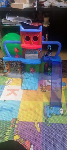 Little Tikes / Plastic Activity Playset with Slide and Tunnel - Good Condition