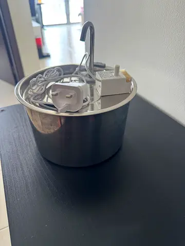 Cat water fountain