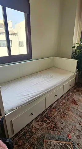 IKEA Hamnes day bed with 2 mattress and 3store drawers underneath is available excellent condition