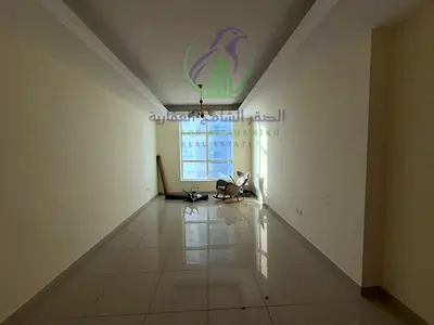 شقة غرفتين وصالة للايجار السنوي في منطقة الممزر الشارقة تكييف مجاني باركن مجاني بلكونة باطلالة مفتوحة غرفة ماستر موقع متميز