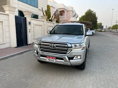 للبيع تويوتا لاندكروزر ستيشن 2017 خليجي صبغة وكالة بالكامل