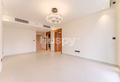Vacant | Brand New | Closed Kitchen