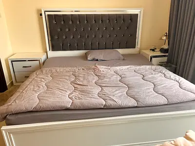 Modern Luxury Bedroom Set–Bed Frame with Tufted Velvet Headboard, Dresser with Mirror & 2 Nightstand