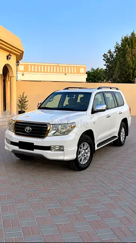 Original paint and first owner Toyota Land Cruiser GXR 2008 | GCC Specs | Reliable SUV