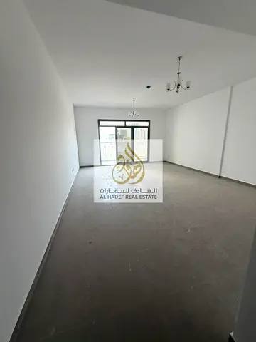 New building, first occupant, spacious, prime location, easily accessible.