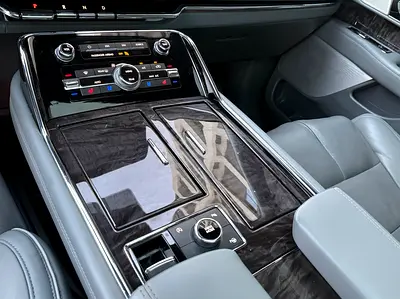 صورة 8 لـ 2018 Lincoln NAVIGATOR