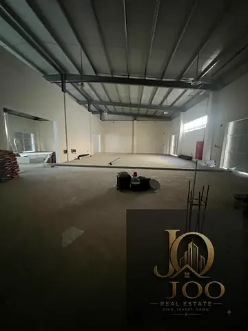 فرصة صناعية قوية | 100 KW كهرباء ومساحة واسعة بموقع استراتيجي