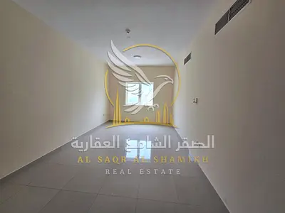 شقة غرفتين وصالة للإيجار في القليعه مساحات واسعه مع بلكون اطلاله مفتوحه صيانه مجانيه قريبه علي جميع الخدمات سهل الوصول الي مخرج دبي