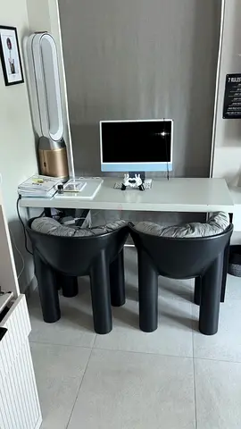 Apple imac 24inch + free desk and 2 chairs