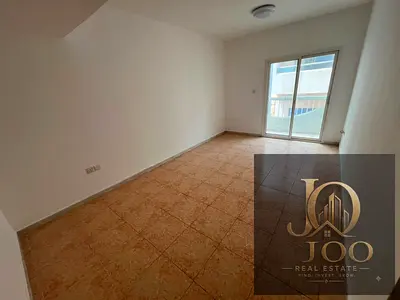 A family-friendly building offering peace and comfort, with proximity to all essential services and easy access to main roads.