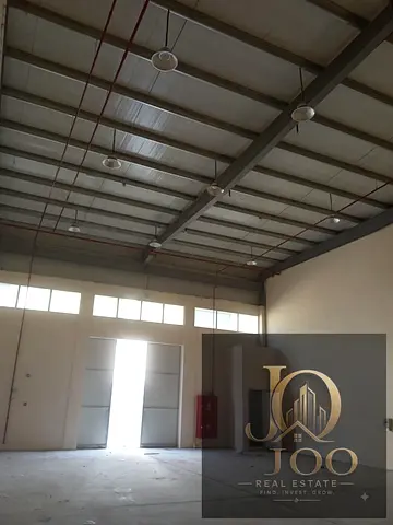 2 مستودعات | 2,300 قدم مربع لكل مستودع | 90,000 درهم سنويًا | كهرباء 16 KW | أم الثعوب