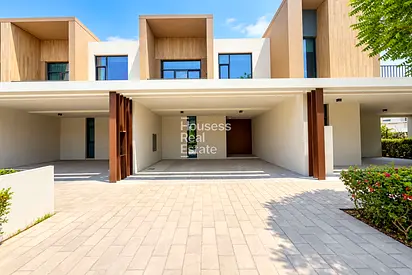 Springs Cluster|3BR Townhouse with Private Garden