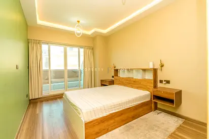 Vacant | Upgraded | Huge Terrace | Low Floor