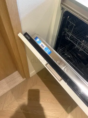 Built-in Zanussi Dishwasher in Good Working Condition