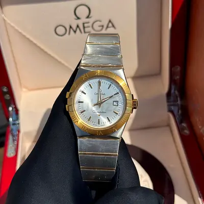 OMEGA Constellation quartz watch featuring a stainless steel and red gold case with a silver dial w