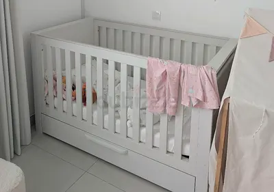 Mamas & Papas Franklin Cot Bed + Wooden Changing Topper – AED 1000