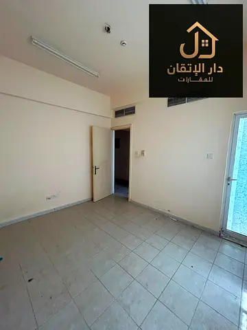 *استوديو مطبخ منفصل للإيجار السنوي منطقة النباعة - 17,000 درهم*