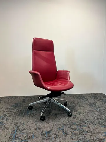 EXECUTIVE CHAIR