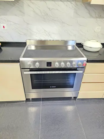 Bosch electric cooker 90 by 60 cm latest model like new condition perfect