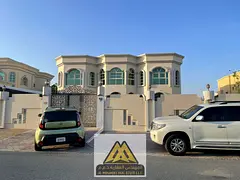 7 bedrooms, including spacious rooms equivalent in size to three standard rooms Separate reception a