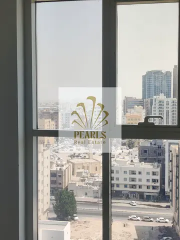 شقة ضخمة غرفتين وصالة صف أول على كورنيش عجمان - إطلالة مفتوحة بالكامل وبلكونة وخزائن حائط بـ 45K (خيار آخر 38K)