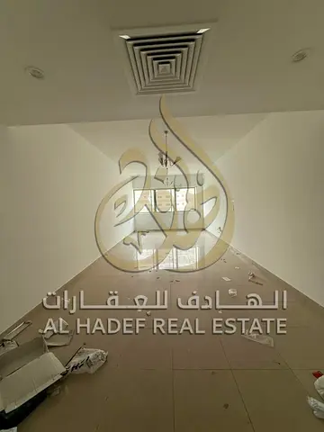 شقة 3 غرف وصالة | غرفة خادمة | 5 حمام | تكييف وصيانة مجانية