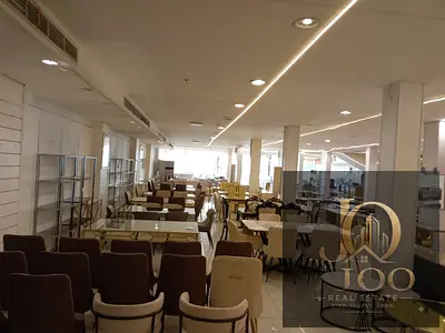 شوروم للإيجار مكيف بالكامل | على شارع رئيسي | مقابل السوق الصيني | الجرف الصناعية 1