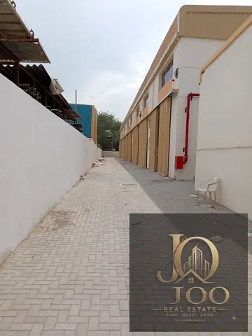 شبرة صناعية 3,240 قدم² | أرض 1,905 + ميزانين 1,335 | كهرباء 3 فيس | 18–20 KVA | صناعية عجمان | 120,000 درهم سنوياً