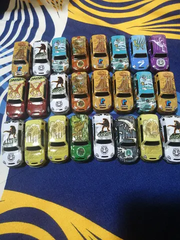 Lot of 100 Mini Die-Cast Toy Cars - Mixed Designs