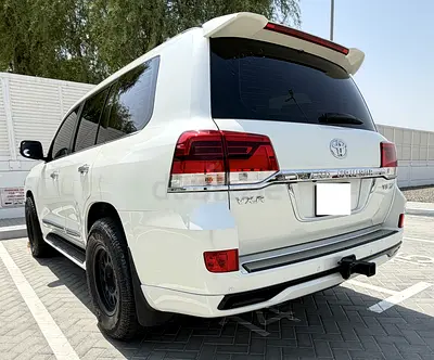 Toyota Land Cruiser VXR 2017 | GCC Specs | Pristine Condition