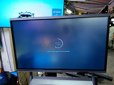 MAXHUB U6530 is a 65-inch 4K UHD interactive flat panel from the U3 Series designed primarily for mo