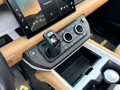 2025 LAND Rover DEFENDER — миниатюра 15