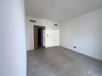 Corner Unit | Vacant | Mid-floor | Balcony