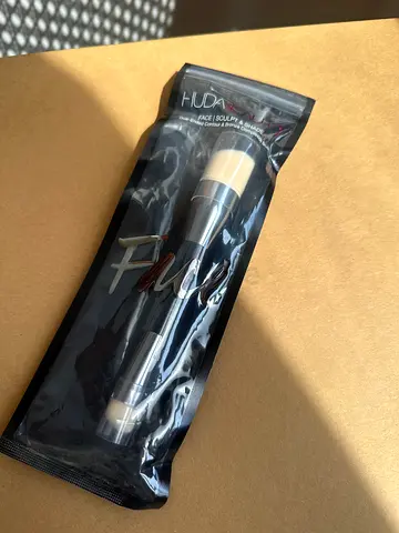 HUDA BEAUTY Face | Sculpt & Shade Dual-Ended Contour & Bronze Complexion Brush